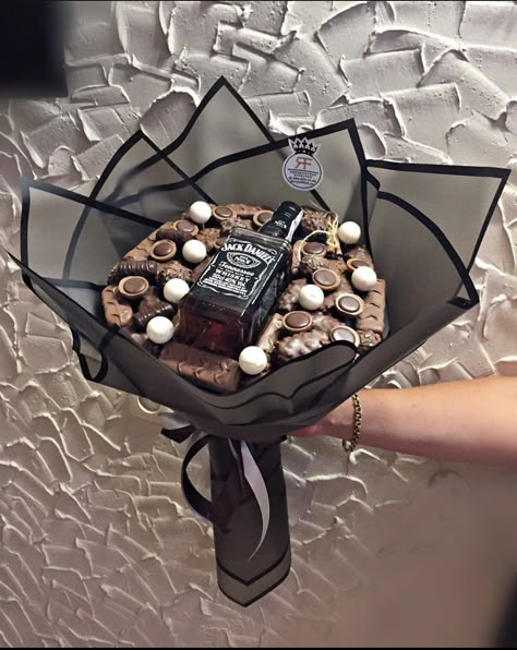 Sweets Bouquet, Liquor Bouquet, Food Bouquet, Liquor Gifts, Edible Bouquets, Birthday Shots, Diy Bouquet Wrap, Donut Decorations, Diy Best Friend Gifts