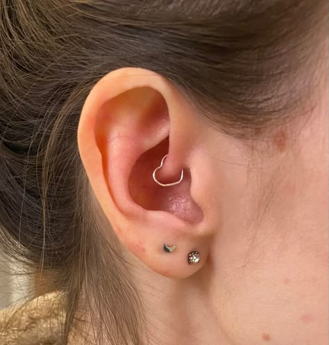 Daith Earrings Heart, Heart Daith Piercing Jewelry, Gold Daith Piercing Jewelry, Heart Shaped Daith Piercing, Daith Piercing Jewelry Heart, Tragus Piercing Silver, Daith Piercing Aesthetic, Ear Piercings Heart, Piercing Ideas Daith