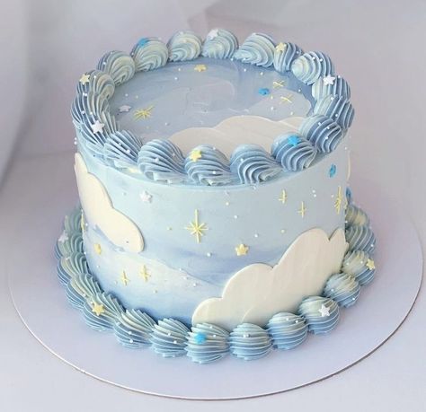 Bolo Da Hello Kitty, Cake Techniques, Blue Birthday Cakes, Vintage Birthday Cakes, Cloud Cake, Simple Cake Designs, Mini Cakes Birthday, Cake Decorating Ideas, Creative Birthday Cakes