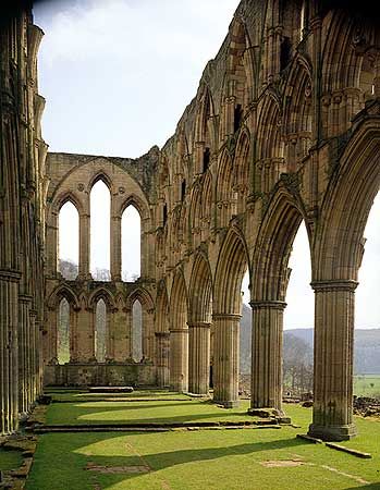 England Houses, Environment References, Beautiful Ruins, Yorkshire Uk, 다크 판타지, English Heritage, England And Scotland, Ancient Ruins, British Isles