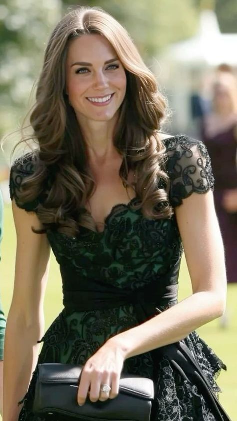 Kate Middleton Skirt, Kate Middleton Queen, Kate Middleton Style Outfits, Kate Middleton Hair, Princesse Kate Middleton, Looks Kate Middleton, Royal Family Fashion, Kate Middleton Pictures, Queen Kate