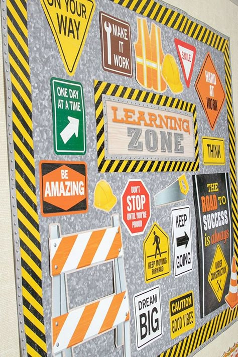 Construction Door Decorations, Safety Board Ideas For Work, Safety Boards For Work Ideas, Safety Bulletin Board Ideas, Construction Bulletin Board, Safety Bulletin Board, Building Preschool, Construction Classroom, Construction Theme Classroom