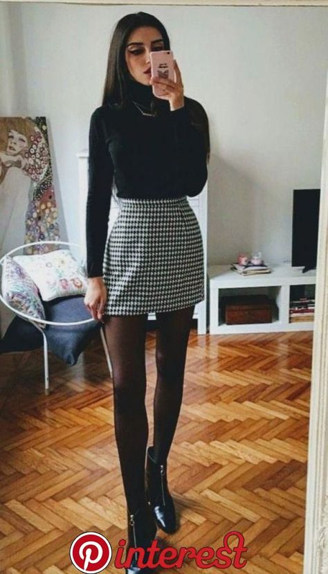 db6ebd0566994d14a1767f14eb6fba81desc53090459ri Form Outfits, Winter Skirt Outfit, City Outfits, Black Turtleneck, Mode Inspo, Looks Chic, Professional Outfits, Fall Fashion Trends, Winter Fashion Outfits