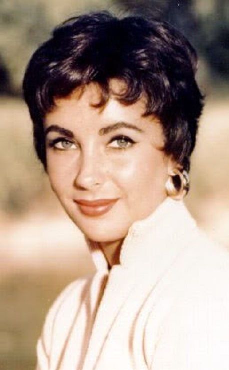 https://flic.kr/p/2bkjMkk | Elizabeth-Taylor Elizabeth Taylor Style, Edward Wilding, Curly Pixie Hairstyles, Short Curly Pixie, 1950s Hairstyles, Richard Burton, Curly Hair Photos, Liz Taylor, Violet Eyes