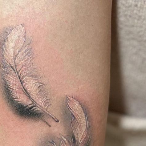 77 likes, 0 comments - tarmo.tattoo on January 25, 2020: "#feathertattoo #bngtattoo #feathers #tatuointi" Rib Feather Tattoo, Feather Neck Tattoos Women, Delicate Feather Tattoo, Fine Line Feather Tattoo, White Feather Tattoos, Small Feather Tattoo, Neck Tattoos Women, Feather Tattoo, Ink Master