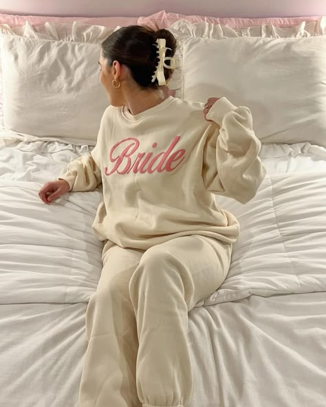 13 Best Bachelorette Outfit Ideas That Look Stunning - The Wandering Girl Airport Bride Outfit, Bachelorette Lounge Wear, Bachelorette Matching Sweat Suits, Bride Lounge Wear, Bridal Travel Outfit, Bachelorette Bride Outfit Casual, Bachelorette Matching Ideas, Bacherlotte Outfits Bridesmaids, Bridal Airport Outfit