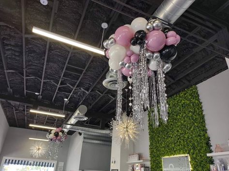 Organic balloon chandeliers with pom poms and fringes Balloon And Fringe Ceiling, Balloon Chandelier Party Ideas, Balloon Chandelier Wedding, Balloon Chandelier Diy, Gatsby Masquerade, Party Chandelier, Gazebo Decor, Homecoming 2022, 50s Theme