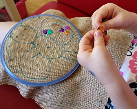 Beginning Embroidery, Tips Menjahit, Hand Sewing Projects, Beginner Sewing Projects Easy, Sewing Projects For Kids, A Craft, Sewing Projects For Beginners, Easy Sewing Projects, Sewing For Beginners