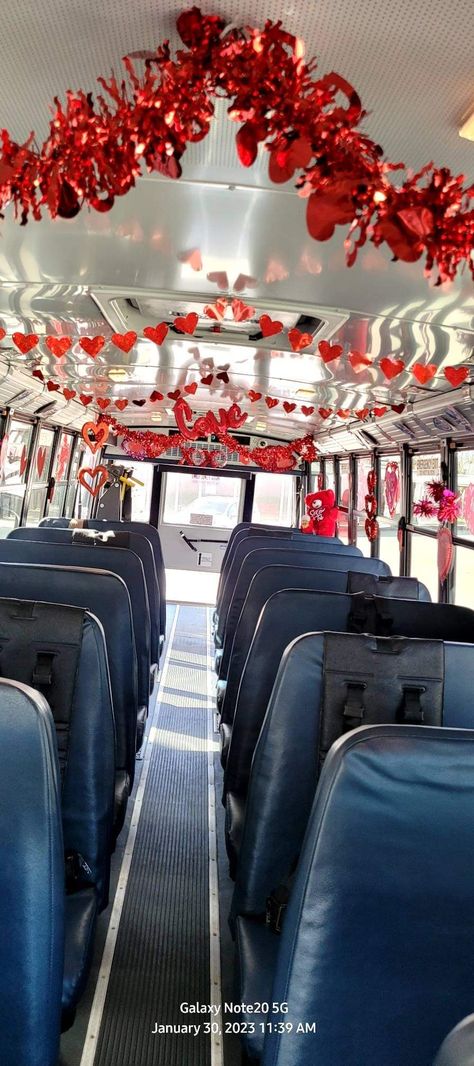 San Valentin Day!❤️ Bus Decorating Ideas, Party Bus Ideas Decoration, Bus Decorations For Playoffs, Party Bus Decorations Birthday, School Bus Decoration Ideas, Party Bus Decorations, School Bus Decorations, Bus Decorations, January Decorating Ideas