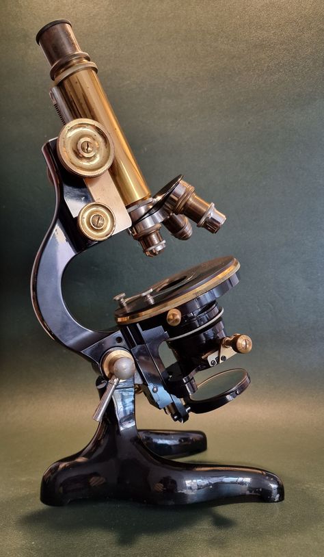 Microscope Aesthetic, Vintage Microscope, Scientific Equipment, Dark Academia Home, Steampunk Character, Science Equipment, Aesthetic Objects, Steampunk Cosplay, Microscopes