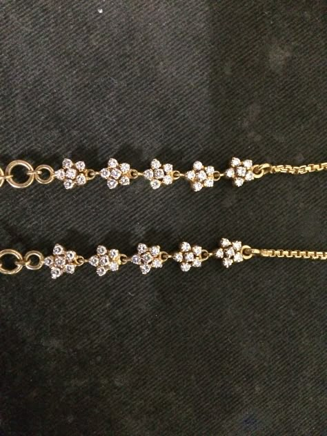 Diamond Matilu Designs, Gold Ear Rings, Temple Jewellery Earrings, Diamond Pendant Jewelry, Gold Bridal Necklace, Black Beads Mangalsutra Design, New Gold Jewellery Designs, Gold Earrings Models, Mangalsutra Design