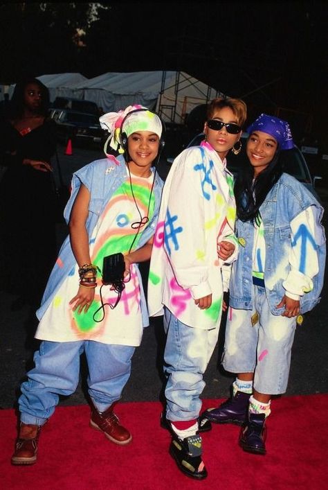 Tlc 1992, Tlc Fashion, D1 Athlete, Tlc Group, Rap Concert Outfit Ideas, Rap Concert Outfit, Jamel Shabazz, Look Hip Hop, Tlc Outfits