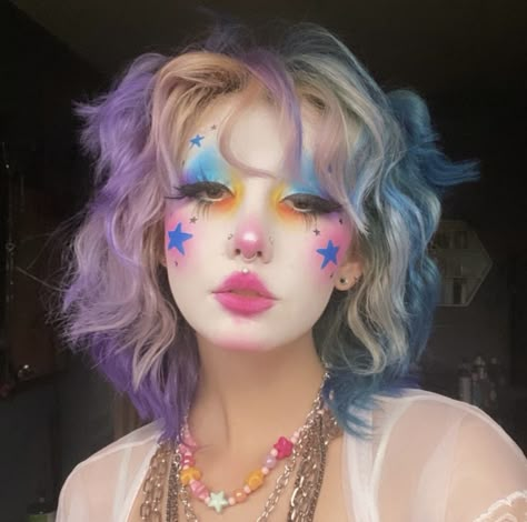 Carnival Inspired Makeup, Cute Jester Makeup, Flower Clown Makeup, Unique Art References, Rave Clown Makeup, Silly Makeup Ideas, Clown Core Aesthetic Outfits, Clowncore Hairstyles, Funky Clown Makeup