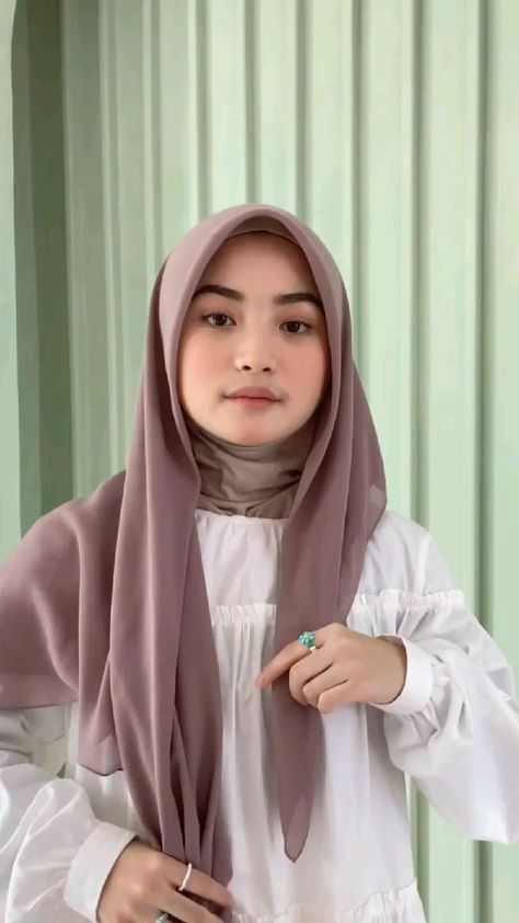 Style Kondangan Hijab, Square Hijab Tutorial, Tiktok Affiliate, Outfit Tutorial, Simple Hijab Tutorial, Square Hijab, Simple Hijab, Pashmina Hijab Tutorial, Style Tutorial