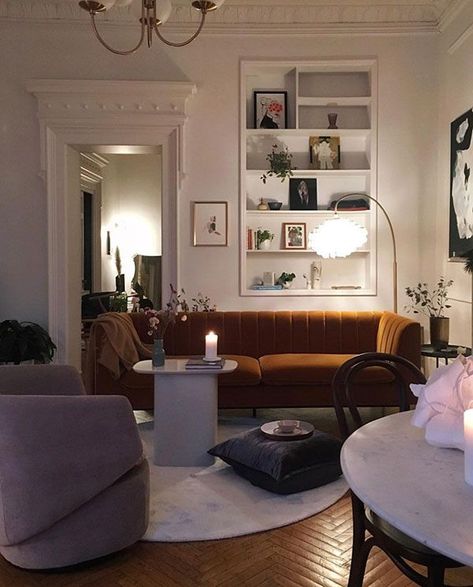 Mid Century Modern Living Room Decor, Wall Moulding, Apartment Chic, Interior Design Per La Casa, Mid Century Modern Living, Mid Century Modern Living Room, Design Del Prodotto, Living Room Decor Modern, Living Room Storage