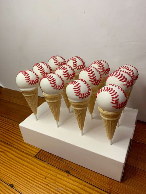 Softball Dessert Ideas, Sports Cookie Cake, Baseball Sweets, Softball Desserts, Softball Cake Pops, Baseball Dessert Table, Baseball Themed Food, Baseball Desserts, Baseball Food Party