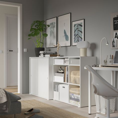 La serie VIHALS è coordinata per permetterti di armonizzare i diversi ambienti della tua casa. Questa combinazione risponde a diverse esigenze e si adatta facilmente a qualsiasi ambiente grazie alla sua funzionalità e al design semplice. White Black Apartment, Office Window Seat, Bar Con Pallet, Back Room Ideas, Study Guest Room, Modern Armoire, Black Apartment, Ikea Italia, Ikea Items