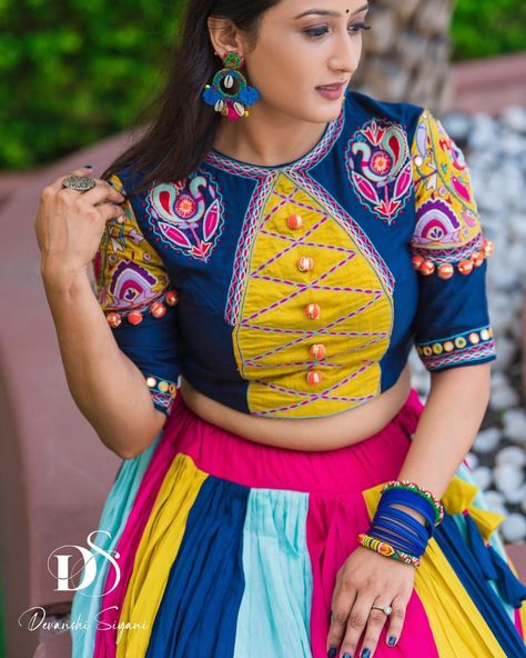 Looking for Navratri outfits that don’t cost a dime? We got you saved ! We have a wide range of outfits that can be wore for both navratri… | Instagram Navratri Outfits, Choli Blouse Design, Chaniya Choli Designs, Long Blouse Designs, Navratri Dress, Traditional Blouse Designs, Lehenga Designs Simple, Fashionable Saree Blouse Designs, Blouse Design Images