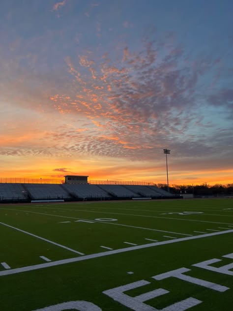 Sunrise Field, Oversize Denim Jacket, Baggy Jean Shorts, Morning Practice, Adidas Sambas, Baggy Jean, Simple Wardrobe, Football Field, Soccer Field