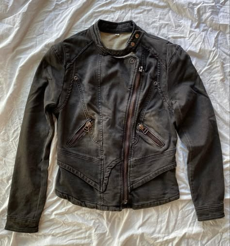 Combat Style Outfit, Black Jeans Grunge Outfit, Archived Fashion Aesthetic, Grunge Denim Jacket, Sorting Clothes, Winter Swag, Masc Outfits, 2010s Fashion, Custom Denim Jacket