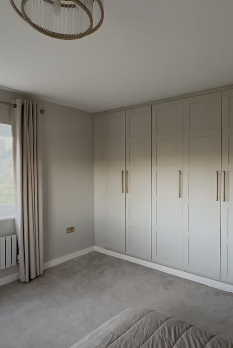 b424dd65037487d7bb9cf0e37a8d777f8ca3ad91cf75eef54e5d50aeb6cd83d3 Ikea Built In Wardrobes, Diy Fitted Wardrobes, Diy Built In Wardrobes, Ikea Wardrobe Hack, Ikea Pax Closet, Ikea Built In, Bedroom Built In Wardrobe, Ikea Wardrobe, Hack Ikea