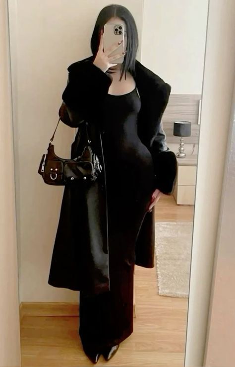 Maquillage Goth, Looks Street Style, All Black Outfit, Looks Chic, Cute Simple Outfits, Lookbook Outfits, Winter Fashion Outfits, Elegant Outfit, Simple Outfits