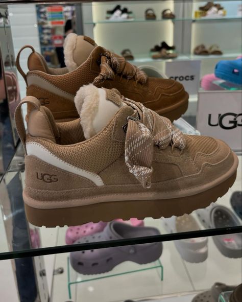 Lowmel Sneaker Outfit, Ugg Lowmel, Cute Uggs, Nike Shoes Women Fashion, Pretty Sneakers, Trendy Shoes Sneakers, Pretty Shoes Sneakers, Shoes Outfit Fashion