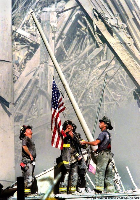 50 of the World's Most Remarkable Photographs World Trade Center Collapse, World Trade Center Attack, Powerful Pictures, North Tower, Fire Fighters, We Will Never Forget, Twin Towers, Iconic Photos, World Trade