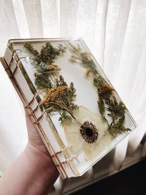 Aesthetic Notebooks, Resin Wedding, Resin Paper, 카드 디자인, Diy Resin Art, Diy Resin Crafts, Resin Flowers, Stonehenge, Shoe Lace