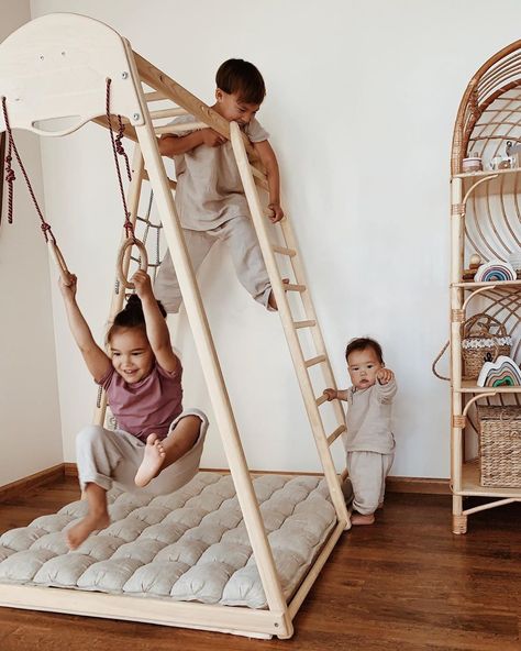 Playroom Montessori, Kids Clubhouse, Indoor Jungle Gym, Toddler Climbers, Wooden Play Gym, Montessori Nursery, Pooh Nursery, Montessori Playroom, Fake Life