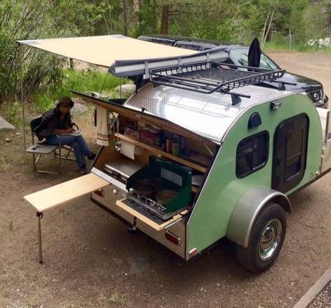 Teardrop Trailer Camping, Tiny Camper Trailer, Teardrop Camper Plans, Small Camper Trailers, Teardrop Caravan, Teardrop Camping, Kombi Motorhome, Auto Camping, Teardrop Camper Trailer