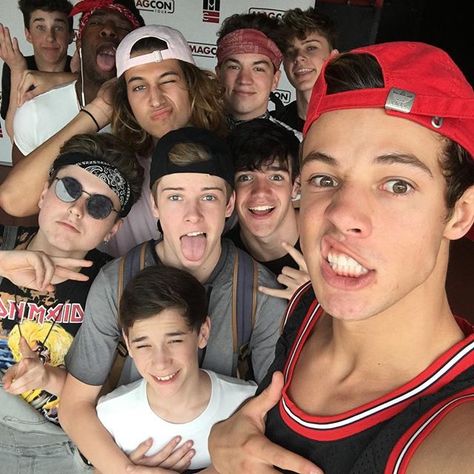 Sqqwwwwwaaaaaa  @realchrismiles @brandonrowland @bllakeegray @hunterrowland @aaroncarpenter @treyschafer @williejones @taylorcaniff Chris Miles, Magcon Imagines, Brandon Rowland, Cameron Alexander Dallas, Boy Squad, Gossip Girl Fashion Blair, Mixed Boy, Magcon Boys, Chuck Bass