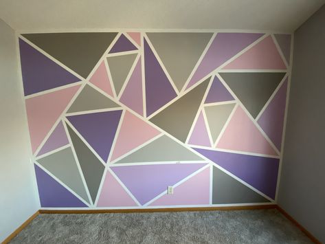 Quick and easy geometric shaped triangle wall for a girl! Accent Wall Bedroom Paint, Girls Room Paint, Geometric Wall Paint, Wall Paint Patterns, 3d Wall Painting, Diy Wall Painting, Triangle Wall, Accent Wall Paint, Diy Accent Wall