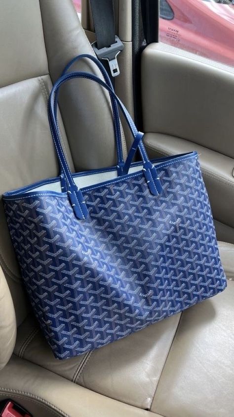 Goyard Bag Price, Goyard Tote Price, Chic Street Styles, Goyard Tote Bag, Goyard Tote, Louis Bag, French Luxury Brands, Next Luxury, Europe Travel Outfits