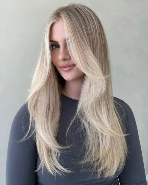 POV you chose to go baby blonde for summer and we are obsessed Blended lowlights 8N 8GI | gloss 10G 10AA (splash) @redkenpro #babyblonde #blondeinspo #haireducation #blowout Highlights On Blond Hair, Layered Hair Blonde, Best Blonde For Pale Skin, Blond Hair With Highlights, Sandy Highlights, Dark Blonde Hair With Highlights, Ideas For Blonde Hair, Money Blonde, Effortless Blonde