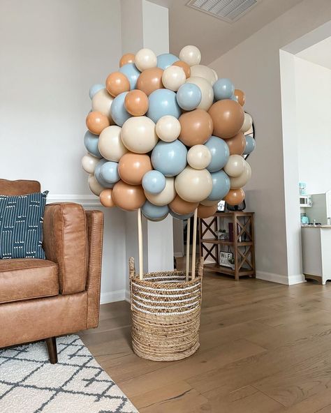 The perfect hot air balloon for this sweet baby shower! 🧸🍼💙 #babyshowerinspo #hotairballoon #teddybearbabyshower #babyshowerballoons… | Instagram Ballon Decoration Idea, Hot Air Balloon Theme Baby Shower Boy, Baby Shower Hot Air Balloon Theme, How To Make Hot Air Balloon, Hot Air Balloon With Balloons, Hotairballoon Party, Baby Shower Balloon Ideas, Welcome Baby Decoration Ideas, Baby Boy Baby Shower Themes