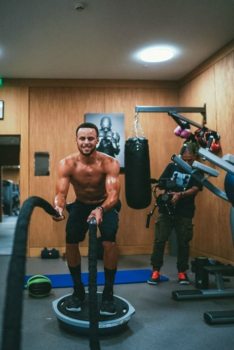 Basketball Physique, Basketball Gym Aesthetic, Stephen Curry Workout, Basketball Lifestyle, Diet Plan Meals, Work Out At Home, Stephen Curry Pictures, Nba Stephen Curry, Curry 3