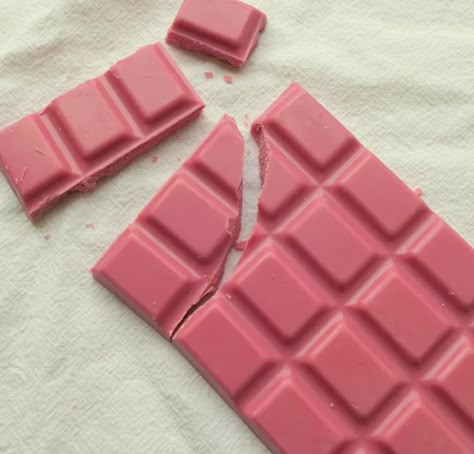 Ruby Chocolate, Pink Sweets, White Chocolate Bar, Delicious Hot Chocolate, Baby Pink Aesthetic, Pink Chocolate, Pink Foods, Pink Life, Think Food