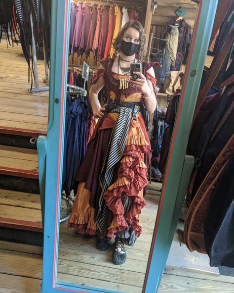 Colorful Medieval Clothes, Max Skirt Outfits, Ren Faire Merchant, Ren Faire Pants, Ren Faire Garb, Ren Faire Skirt, Patchwork Outfit, Ren Faire Outfits, Ren Faire Costume