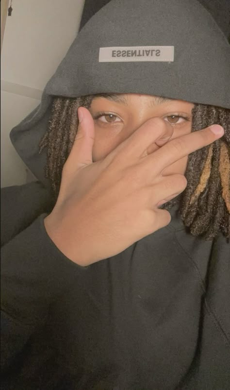 6’5 Non Chalant Dreadhead, Light Skin With Blonde Dreads, Dreadhead Luvvkiaaa, Fine Dreads Heads, Teen Dread Heads, 6’5 Nonchalant Dreadhead, How To Start Dreadlocks Short Hair, Cute Dreads Heads, Lightskinned Boys Dreads