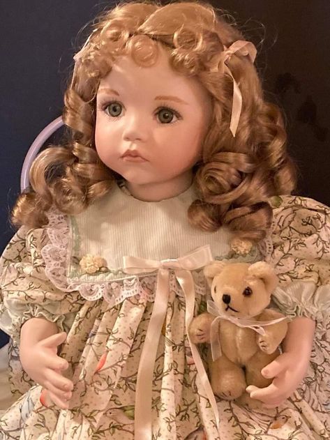 Old Doll Aesthetic, Vintage Doll Aesthetic, Porcelain Dolls Vintage, Porcelain Doll Aesthetic, Ciel Black Butler, Glass Dolls, Vintage Porcelain Dolls, Antique Porcelain Dolls, Doll Aesthetic