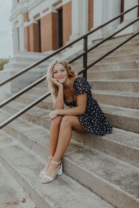 Photography Stairs Poses, Classic Senior Pictures Posing Ideas, Cute Senior Pics Ideas, Single Photo Poses Women, Cute Poses For Pictures Sitting, Senior Picture Poses On Stairs, City Shots Photography, Sitting Poses Senior Pictures, Single Woman Poses Photo Shoot