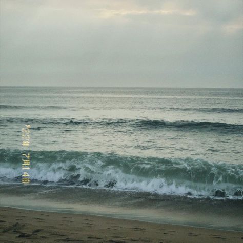 ocean, old camera, aesthetic Soft Playlist Cover, Comfort Person Aesthetic, Old Camera Aesthetic, Old Cameras Aesthetic, Spotify Themes, Ocean Beauty, Photography 35mm, Toro Inoue, Nostalgia Aesthetic