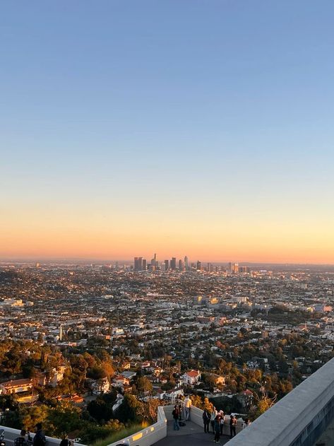 Los Angeles Observatory, Beverly Hills Neighborhood, Old Los Angeles Aesthetic, Los Angeles Griffith Observatory, California City Aesthetic, Griffin Observatory Los Angeles, Griffith Observatory Aesthetic, San Francisco Wallpaper, Studio City Los Angeles