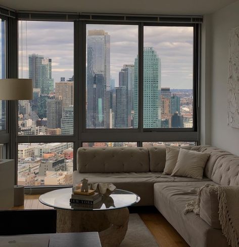 Nyc Apartment View, Queensboro Bridge, Nyc Penthouse, Nyc Living, Apartment View, Apartment Aesthetic, Minimal Decor, New York Apartment, City Apartment