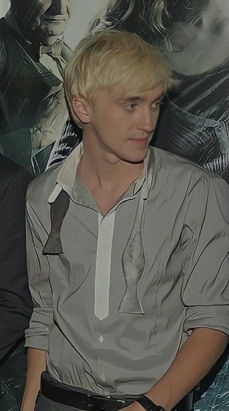 tom felton at the half-blood prince premiere Draco Malfoy Desktop Wallpaper, Draco Malfoy Hot Pics, Hogwarts Slytherin, Drako Malfoy, Stile Harry Potter, Draco Malfoy Hot, Draco Malfoy Imagines, Draco Malfoy Fanart, Half Blood Prince