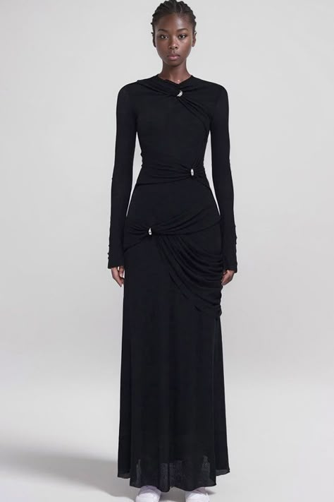 Long Black Elegant Dress, Modern Elegance Fashion, Long Dress Outfit Winter, Black Dress Elegant Long, Long Sleeve Maxi Dress Outfit, Evening Gown Outfit, Elegant Winter Dresses, Winter Evening Dress, Elegant Long Sleeve Dresses