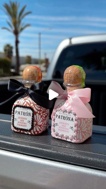 𝗝𝗟𝗢𝗫𝗫𝗖𝗨𝗦𝗧𝗢𝗠𝗦 | Custom Bottles 👩🏻‍🎨 on Instagram: "Godparents proposal mini bottles 👶🏻🥂🤍  . . . #custombottle #badbunny #unveranosinti #summer #grupofrontera #unx100to #botellaspersonalizadas #botellasdecoradas #ilustrationartists #digialart #springcolors #custommade #cricut #pesopluma #elalfa #quinceañera #botelladecorada #cricuthacks #aesthetic #explore #explorepage #glitter #rhinestones #crafts #crafter #crafting #glitterbottle #glittertumblers #glitternails #losangeles Bad bunny, Peso pluma, el alfa, quinceañera, Barbie, Barbie world, Pink, Karol g, glitter, glitter roses, glitter bottle, Halloween, chucky, scream, custom bottle, fuerza regida, cowgirl, vaquera, fresita, grinch, grinchmas, hello kitty grinch, thanksgiving, christmas bouquet, Christmas, Christmas decor Custom Bottles Diy, Decorated Hennessy Bottle, Patron Bottle Decorated, Custom Alcohol Bottles, Decorated Tequila Bottle, Grinch Thanksgiving, Kitty Aesthetic Pink, Grinch Bouquet, Hello Kitty Aesthetic Pink