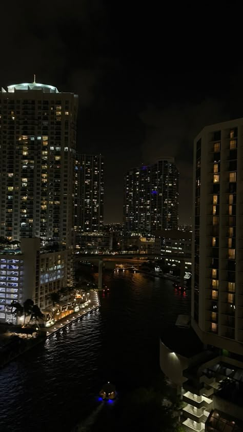 Miami Night Aesthetic, Miami At Night, Miami Nightlife, New York City Night, Brickell Miami, City View Night, Miami Skyline, Miami Night, Miami City