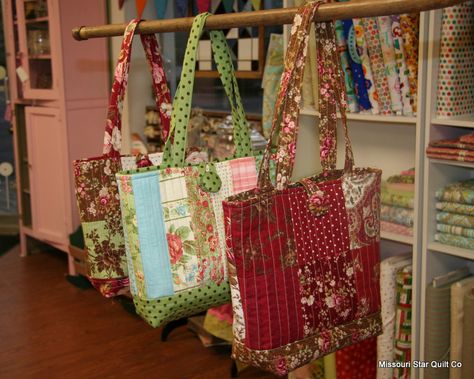 Quilted Bag Patterns Free, Quilted Tote Bags Patterns, Quilted Purse Patterns, Quilted Bag Patterns, Tote Bag Pattern Free, Quilted Bags, Tote Bag Tutorial, Sewing Circles, Bag Pattern Free